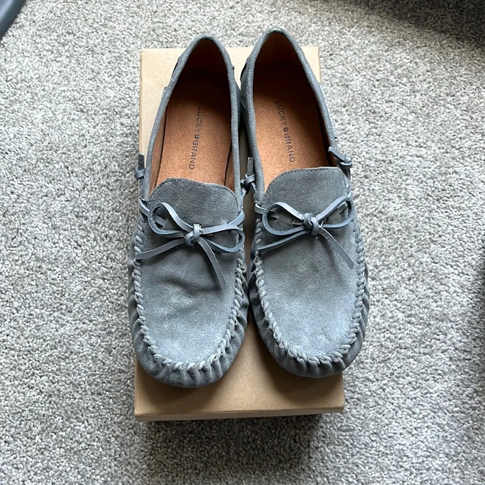 Lucky Brand Women’s Gray Suede Moccasin Loafers - Picture 1 of 2